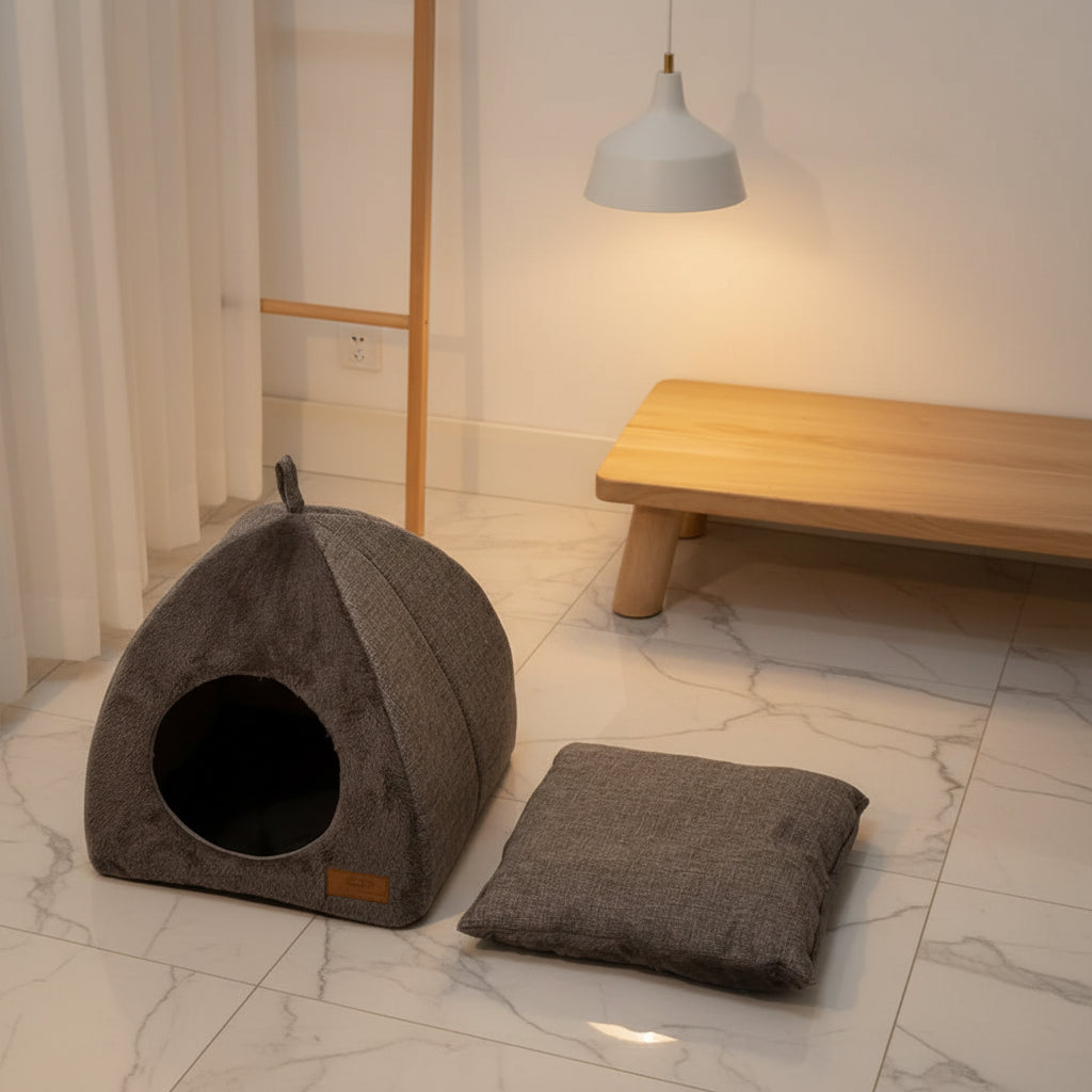 Maison pour chat triangulaire fermée en velours